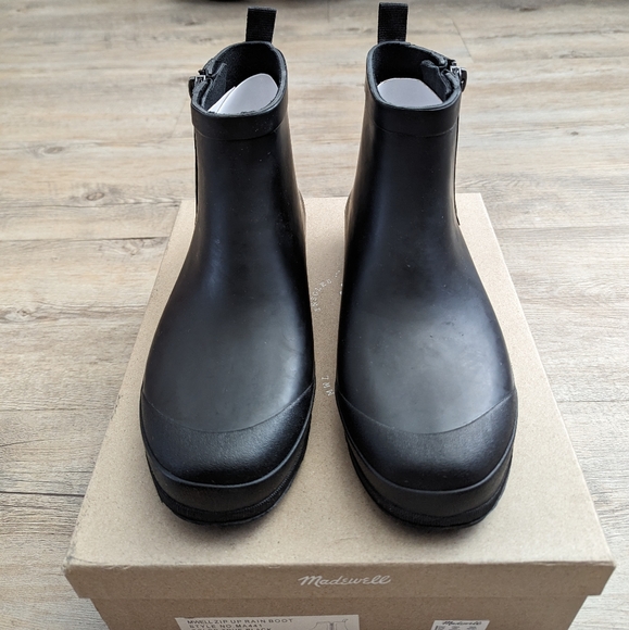 Madewell The Zip-Up Lugsole Rain Boot- 9 - Picture 4 of 14